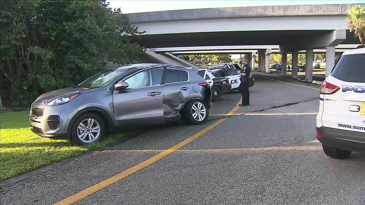 11-year-old Broward girl steals mother's SUV, leads police on chase bit.ly/2elKhH5?utm_me… https://t.co/KhIGSJBuHt