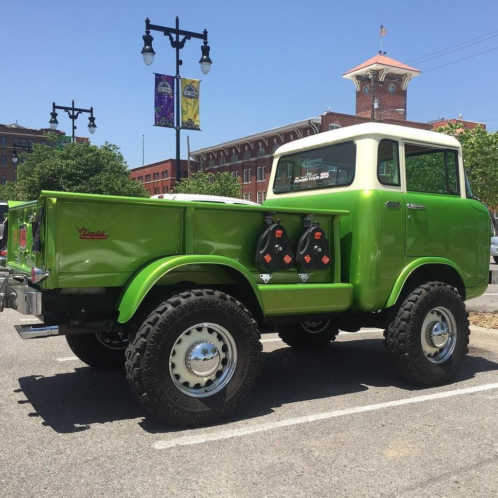 TModded's tweet photo. Now that's a throwback Jeep! #tmodded https://t.co/EQhMNLmxcE https://t.co/PGXNg9ppMj