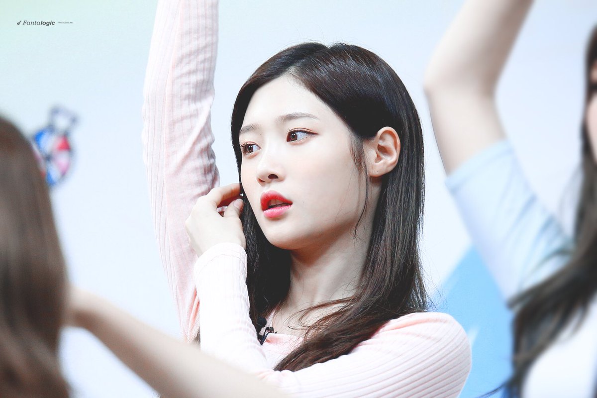 fantalogic_kr's tweet photo. 161016 #정채연 
대박적인 미모도 봐주셔라👀 https://t.co/J8vQYixCre