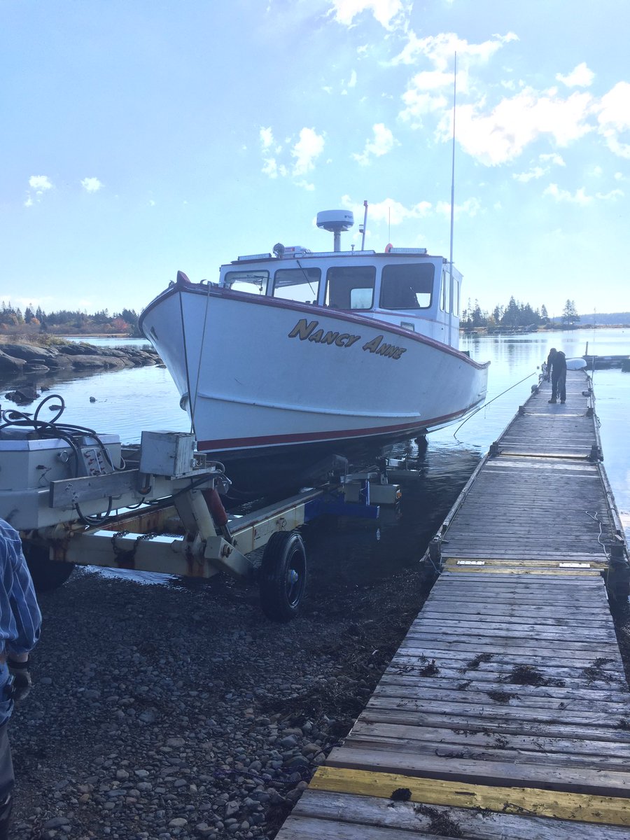 FVNancyAnne's tweet photo. Lobstering has good days and bad days. Today is a bad day. #brokenshaft @LobsterFromME https://t.co/fCg2RlrYUW