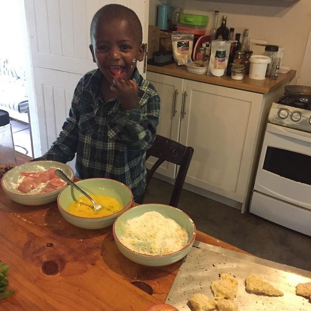 Graze_Cafe's tweet image. The T.Rex helping to make some Red Roman fish pops for supper #totesadorbs #kidsofinstagra… ift.tt/2dibXR6