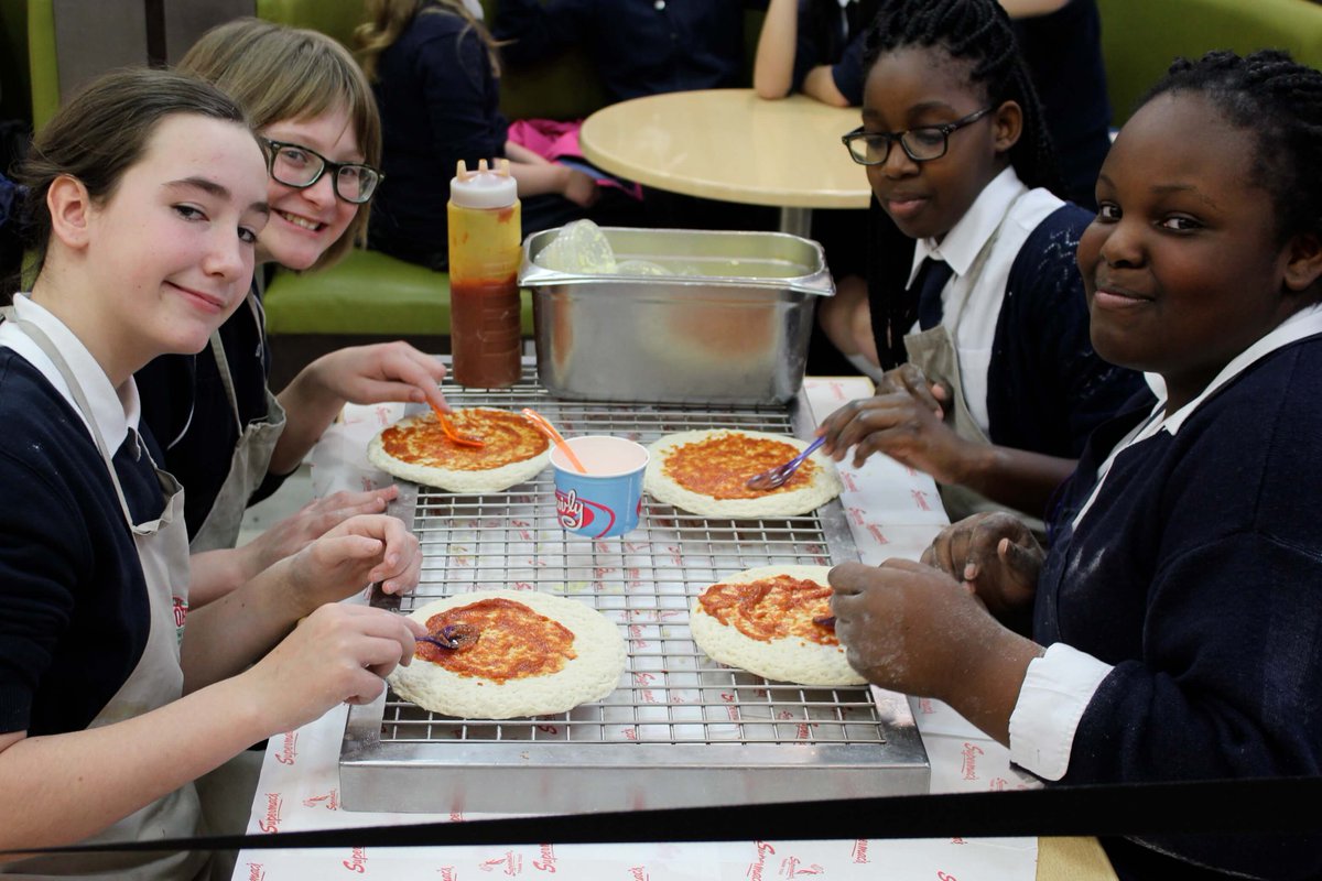 MercyGalway's tweet photo. Thanks to Oliwia winning the Supermac's #ArtCompetition, the class enjoyed their #PizzaMakingSession today #MakeandBake #MercyPupils https://t.co/P3n7MN2Ezo