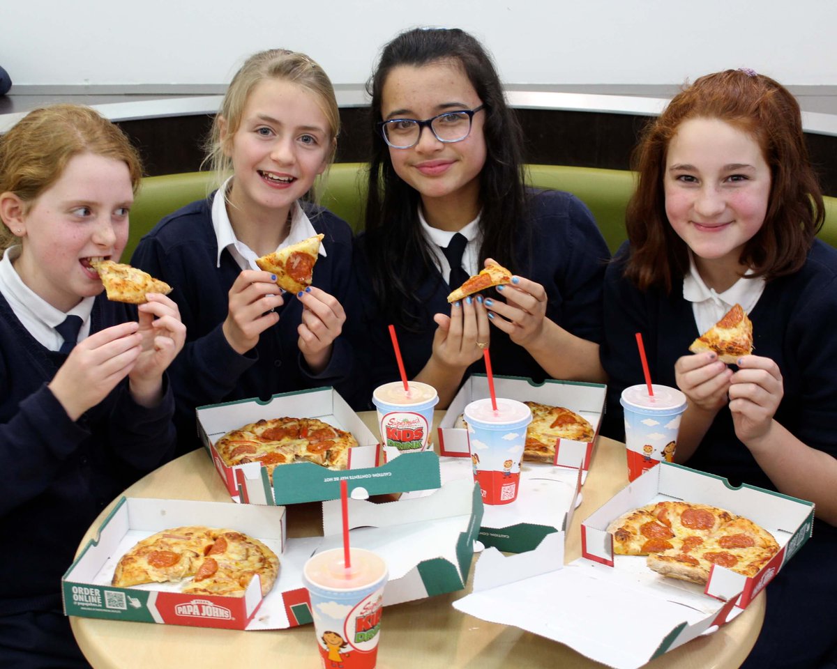 MercyGalway's tweet photo. Thanks to Oliwia winning the Supermac's #ArtCompetition, the class enjoyed their #PizzaMakingSession today #MakeandBake #MercyPupils https://t.co/P3n7MN2Ezo