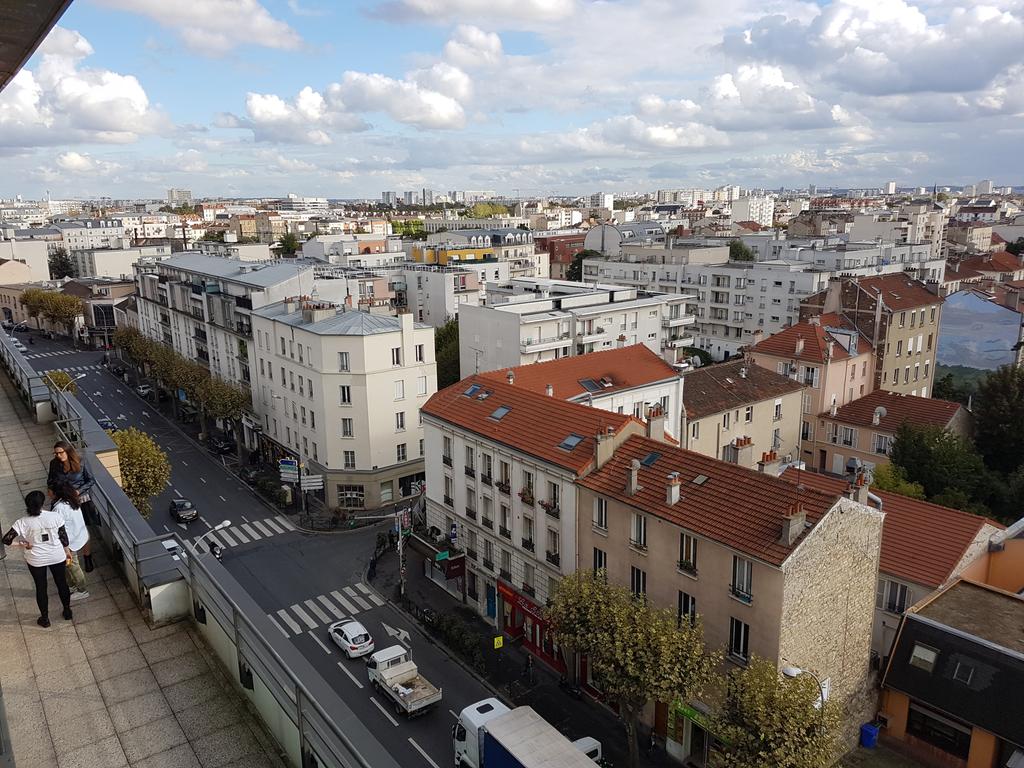 AurelieSutter's tweet photo. Pause avec vue sur les toits. Inspirant ! @BlueLink_Group @BrainsWatt #OpenSprint #innovation #course #endurance #challenge https://t.co/hm9NTRVHkb