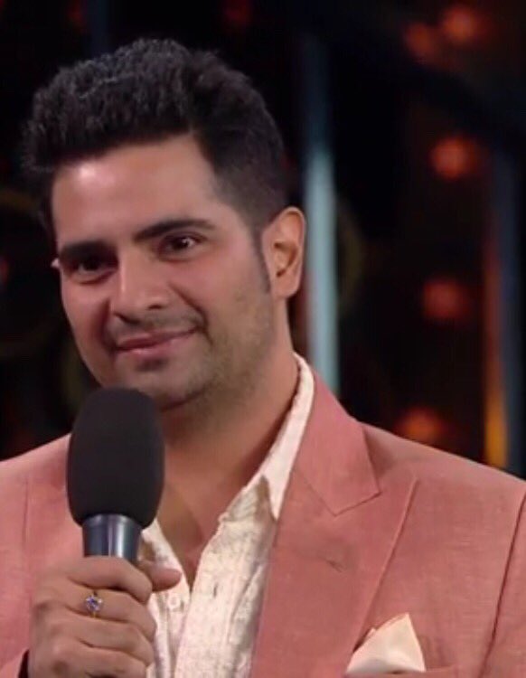 karanandnisha's tweet photo. Our Rockstar ❤️@_KaranMehra @BiggBoss @nisharawal #KaranMehraInBB10 #KaranMehra #keepsupportingkaran @BiggBoss 😘😍😘😍😍 @TeamKaranMehra https://t.co/49w63uy5L6