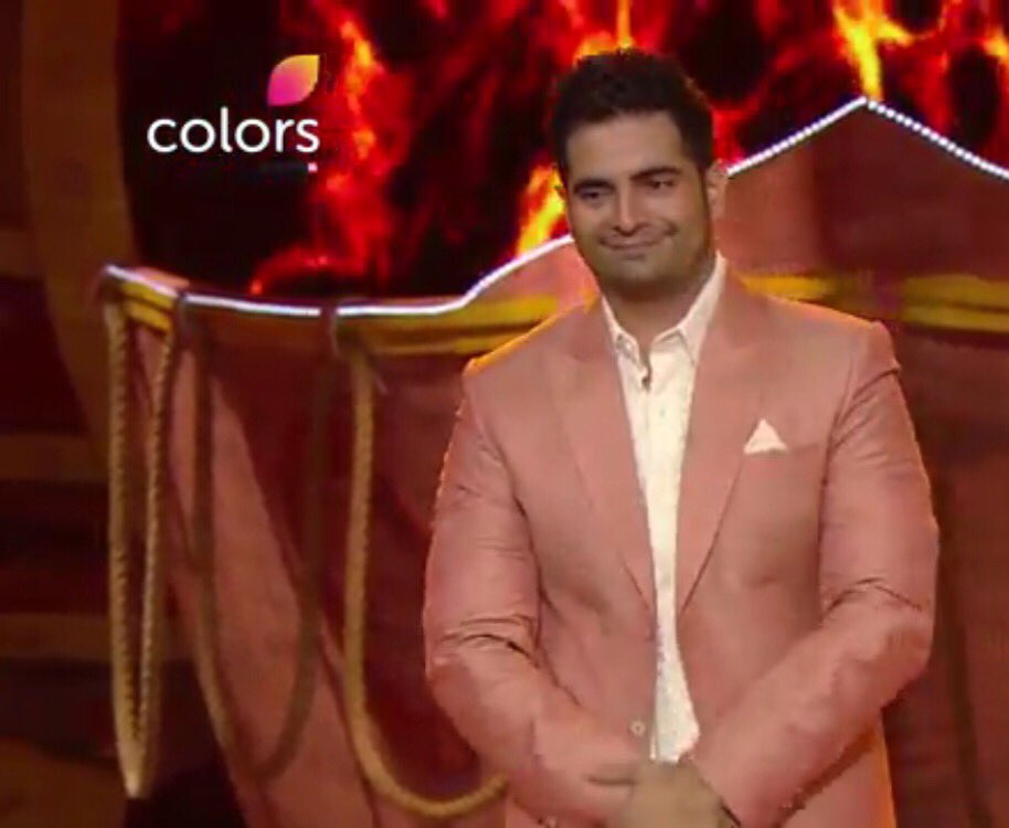 karanandnisha's tweet photo. Our Rockstar ❤️@_KaranMehra @BiggBoss @nisharawal #KaranMehraInBB10 #KaranMehra #keepsupportingkaran @BiggBoss 😘😍😘😍😍 @TeamKaranMehra https://t.co/49w63uy5L6