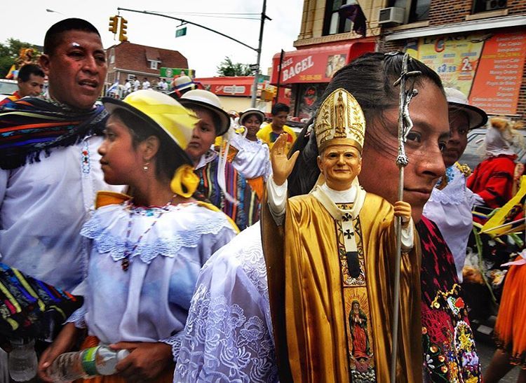 loculars's tweet photo. Explore the rich Latin communities of #NYC with #Loculars #photographer @joanaphoto —Learn more @ https://t.co/xawtAFP4Sz #travelphotography https://t.co/lZIj5Zb49v