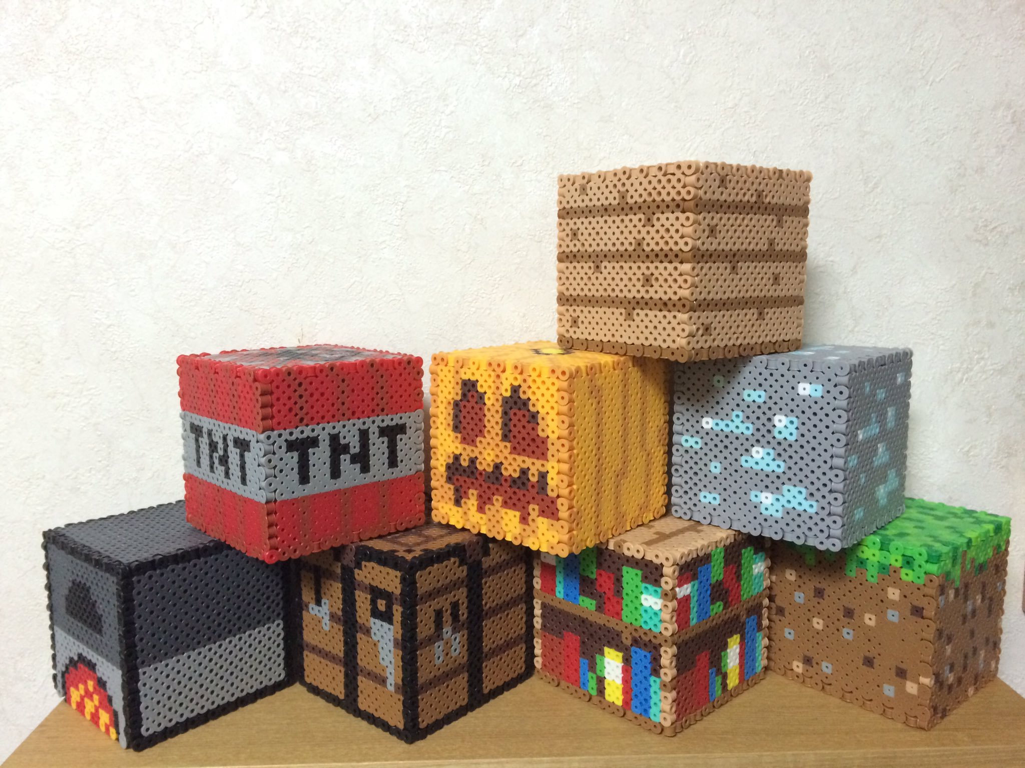 Sappoi さっぽい 立体アイロンビーズ ダイヤモンド鉱石とオークの木材作りました 最近作品がするする作れていい感じです 山完成まであと少しです O アイロンビーズ パーラービーズ Minecraft Sappoi さっぽい 立体アイロンビーズ ダイヤモンド鉱石とオークの木材作りました 最近作品がするする作れていい感じです 山完成まであと少しです O アイロンビーズ パーラービーズ Minecraft
