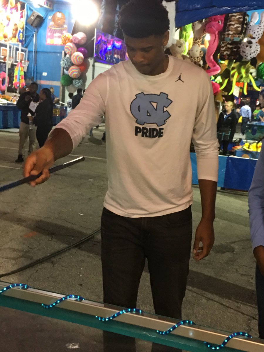 Blu3ey3zz's tweet photo. If he can do it you can too!! Imma #Duke fan but I Like this guy!! 
#RaleighStateFair @IDHicks is determined to #WIN everything ! #Raleigh https://t.co/YrgH4S5J4x