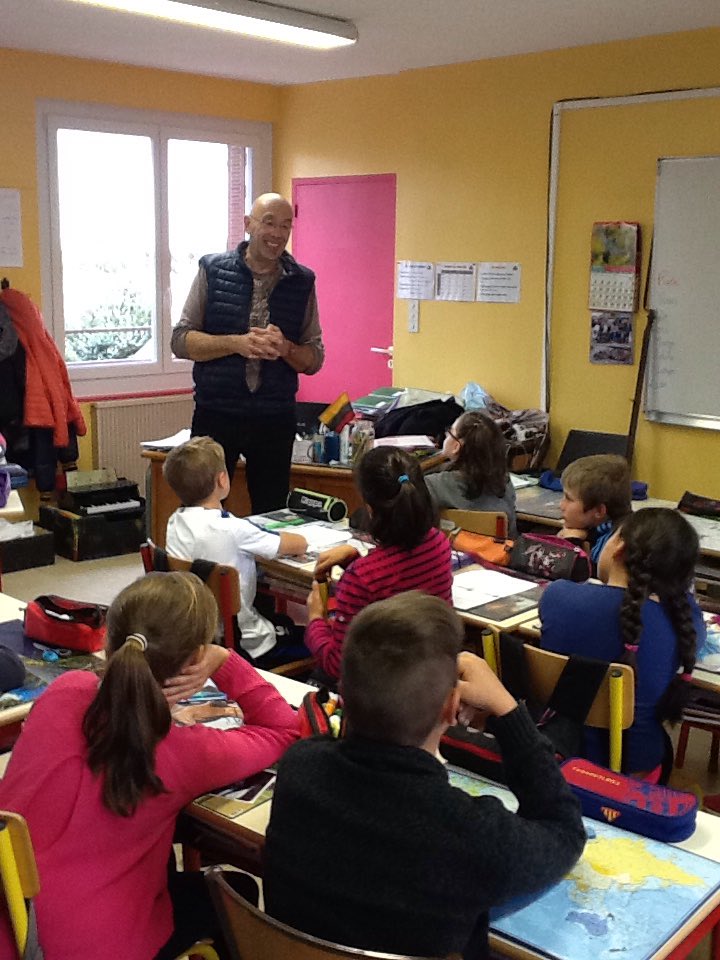 #premiereguerremondiale #Flavin Nous avons reçu un acteur de la pièce Réouverture après la victoire.Lucas