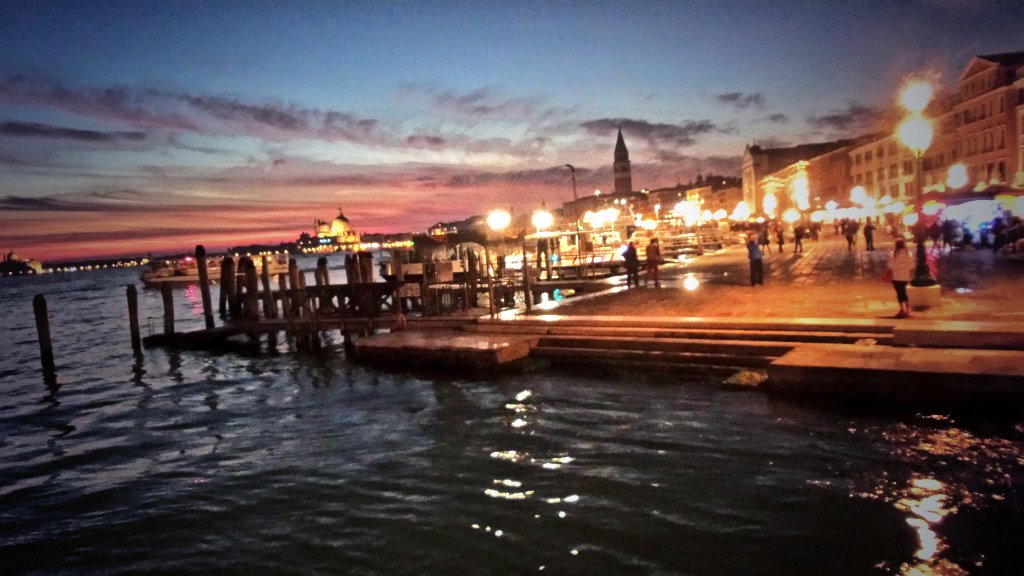AlexRavagnan's tweet photo. @AlexRavagnan #Laguna #venezia #bacinosanmarco #isoladisangiorgio #tramonto #sunsetinvenice #venicelagoon #Italy https://t.co/5rTKz7PhWT
