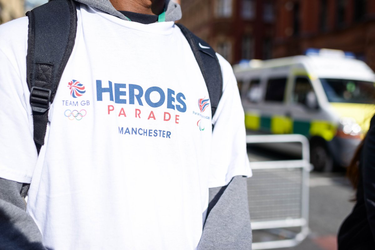 We're so proud of all of the <a href="/MMUSport/">MMU Sport</a> students who are volunteering at the Heroes Parade here in Manchester 🏅😁🎉 #MMUatRio #GBHeroesMCR