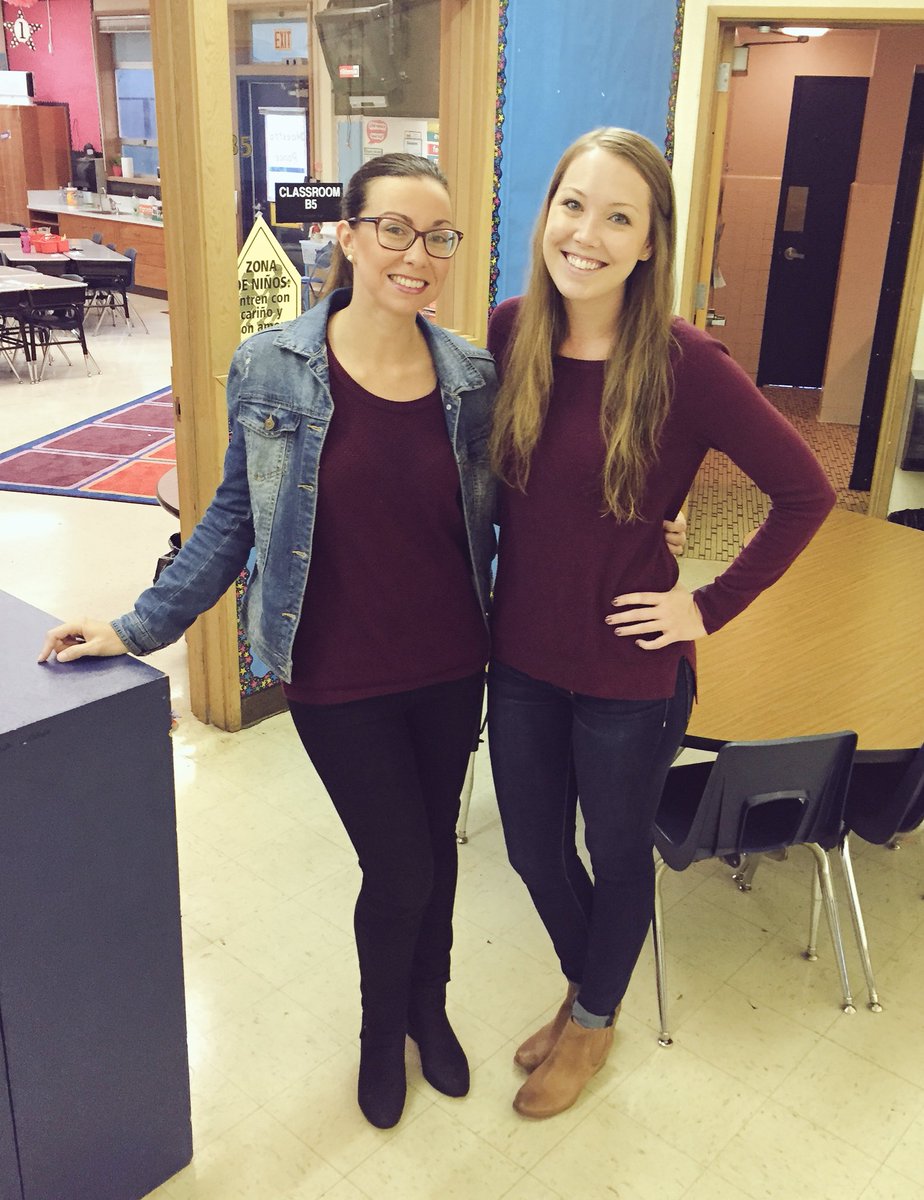 BancroftTWDI's tweet image. Matching maestras on a Lunes por la mañana 😊🍁🍂#maestrasdesegundo #TWDIteachersrock @MtDiabloUSD @bancroftmdusd #FALLintolearning