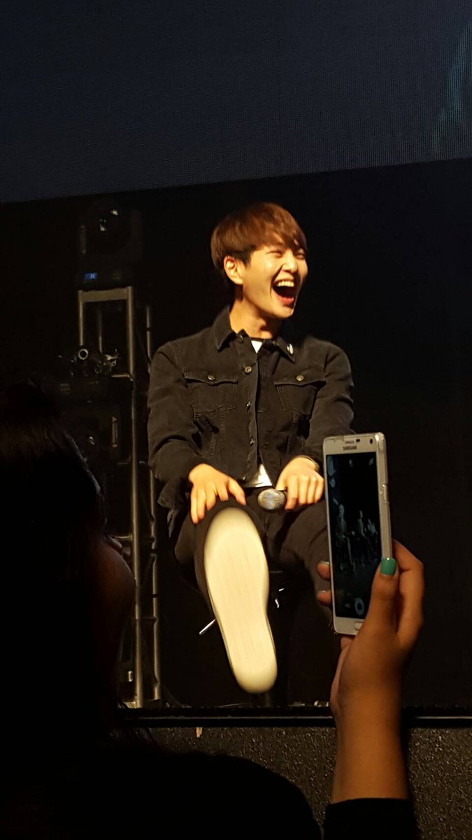 ONEWSSI89's tweet photo. BEAUTIFUL SMILE AND ONEW SANGTAE~♡♡ #SHINee #SHINeeInCHICAGO #Onew https://t.co/1gmnGUYE53