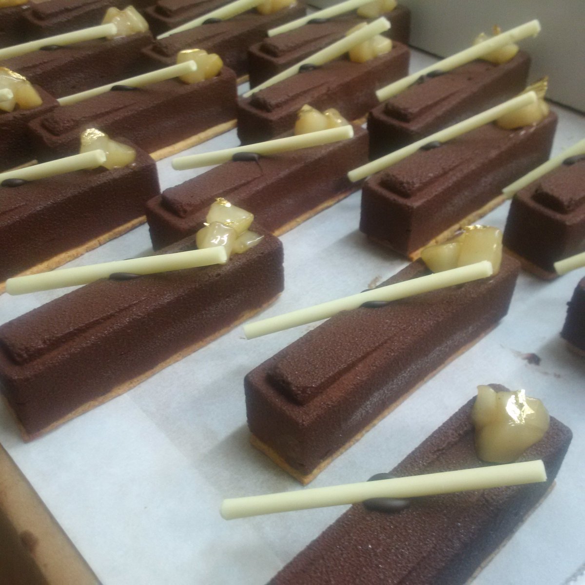 #dessert #HamOnt Caramelize pear chocolate mousse