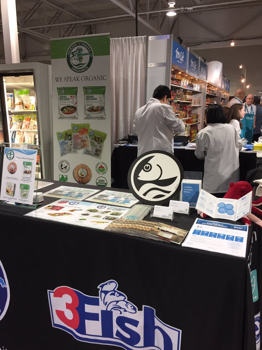 Enjoying some delicious and sustainable mussels with <a href="/oceanmamaseafd/">Ocean Mama Seafood</a> at the #GICShow16