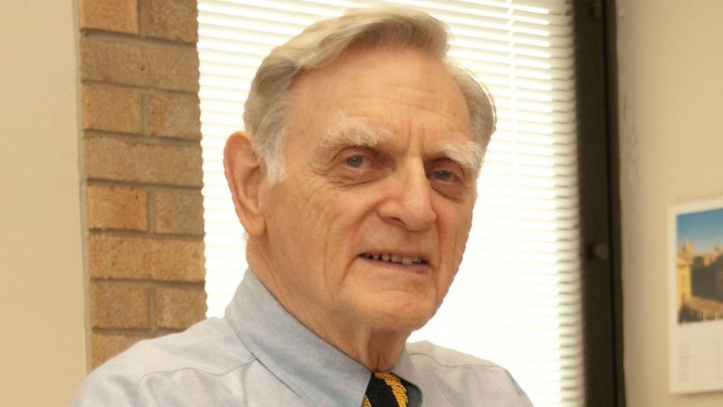 MustangPrairie's tweet photo. If you use lithium ion batteries, You owe this guy: John Goodenough, whose work led to the lithium-ion battery https://t.co/nqDlV2HCtb https://t.co/I6WvbOJ78K