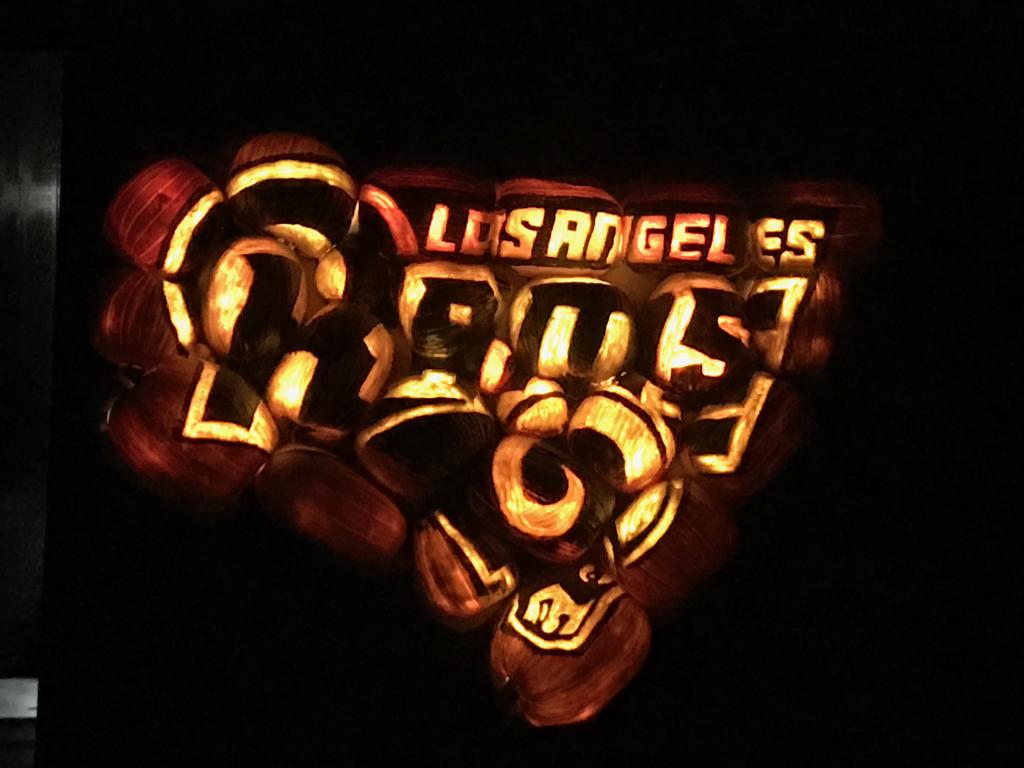 CutoutGuy's tweet photo. At rise of the jack-o-lanterns #Rams  @LosAngelesRams @LARamsServices https://t.co/KSGPVdjB07