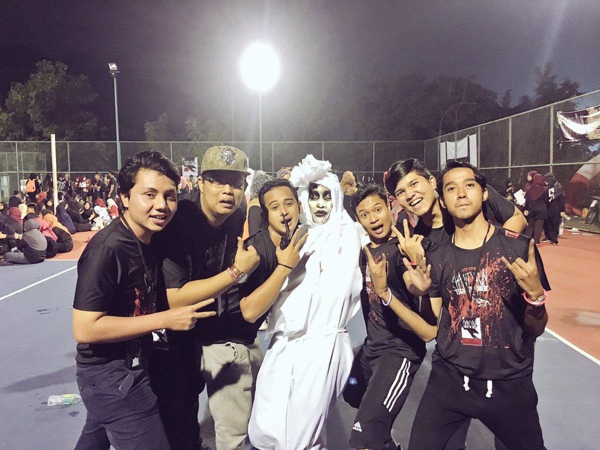 aminfaiz10's tweet photo. Harap ni first &amp; last time la aku bergambar dgn gula gula kapas ni hahaha. #EscapeTheTerror https://t.co/uo9MO7J3I3