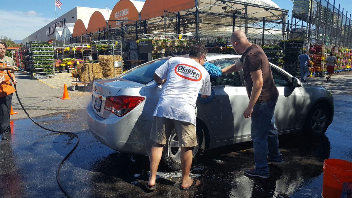 THDJoeyGarren's tweet photo. Having a great time washing associate's cars with Pete. @JoeStrongTHD @DouthitChris @3625VOA https://t.co/hITO6QI8Se