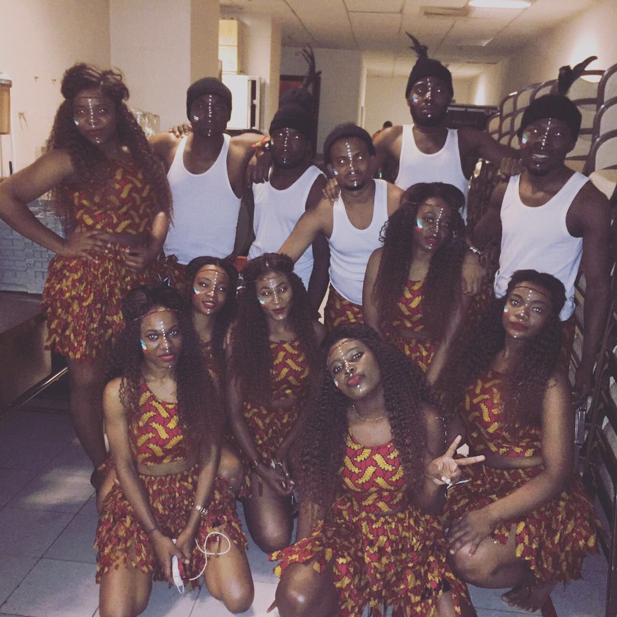 PrincessAbsurda's tweet image. Grupo Bituk Bibiem de Pekín 💜💙💚💛❤️💞