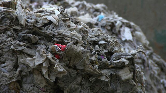 PMCMtg_Marcus's tweet photo. Are wet wipes wrecking the world's sewers? https://t.co/oxw2W8JyRf https://t.co/b5ah9627xn