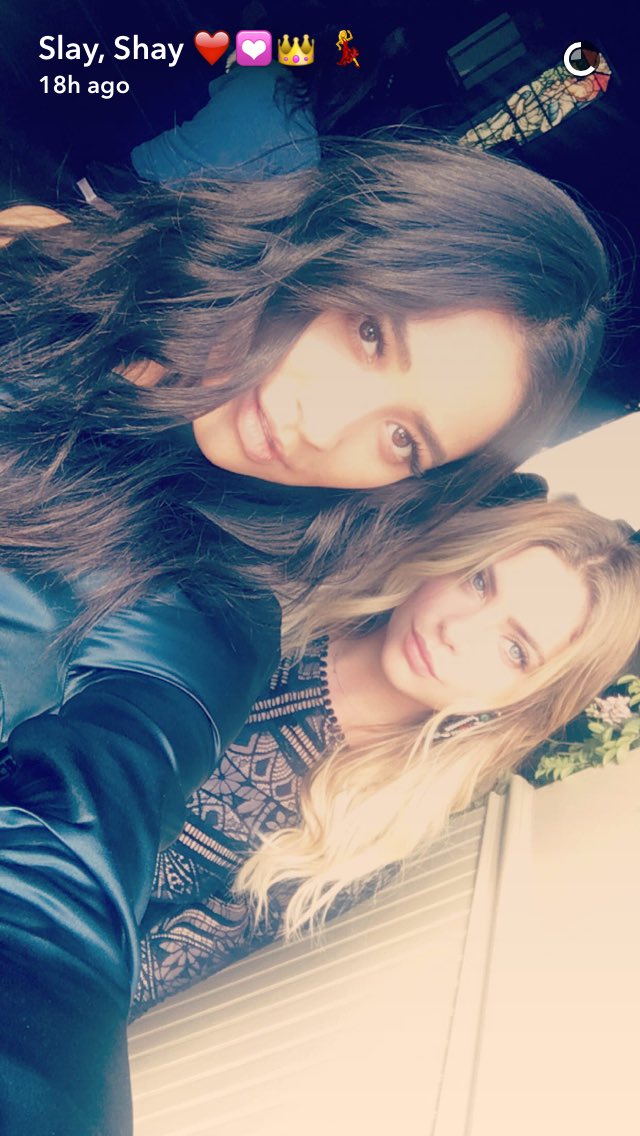 swarklsz's tweet image. foi muito tiro ❤️ melhor elenco ❤️ #PLL #PLLFamilyForever @AshBenzo @KeeganAllen @SleepintheGardn @LauraLeighton @shaymitch @PLLTVSeries