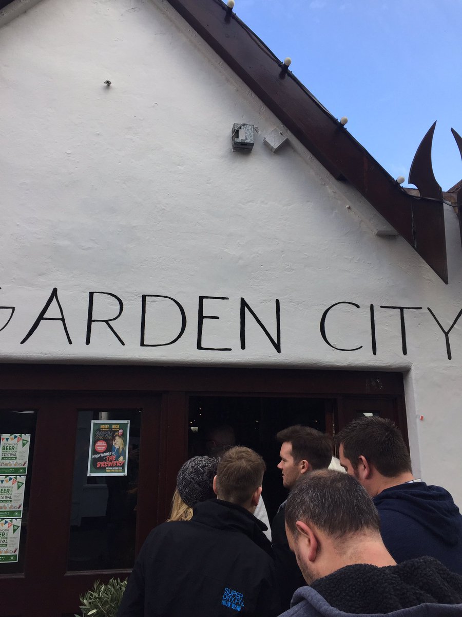 Oakers2468's tweet photo. @GardenCityBrews #anticipation 😀🍺 https://t.co/I8UMYJ34gw