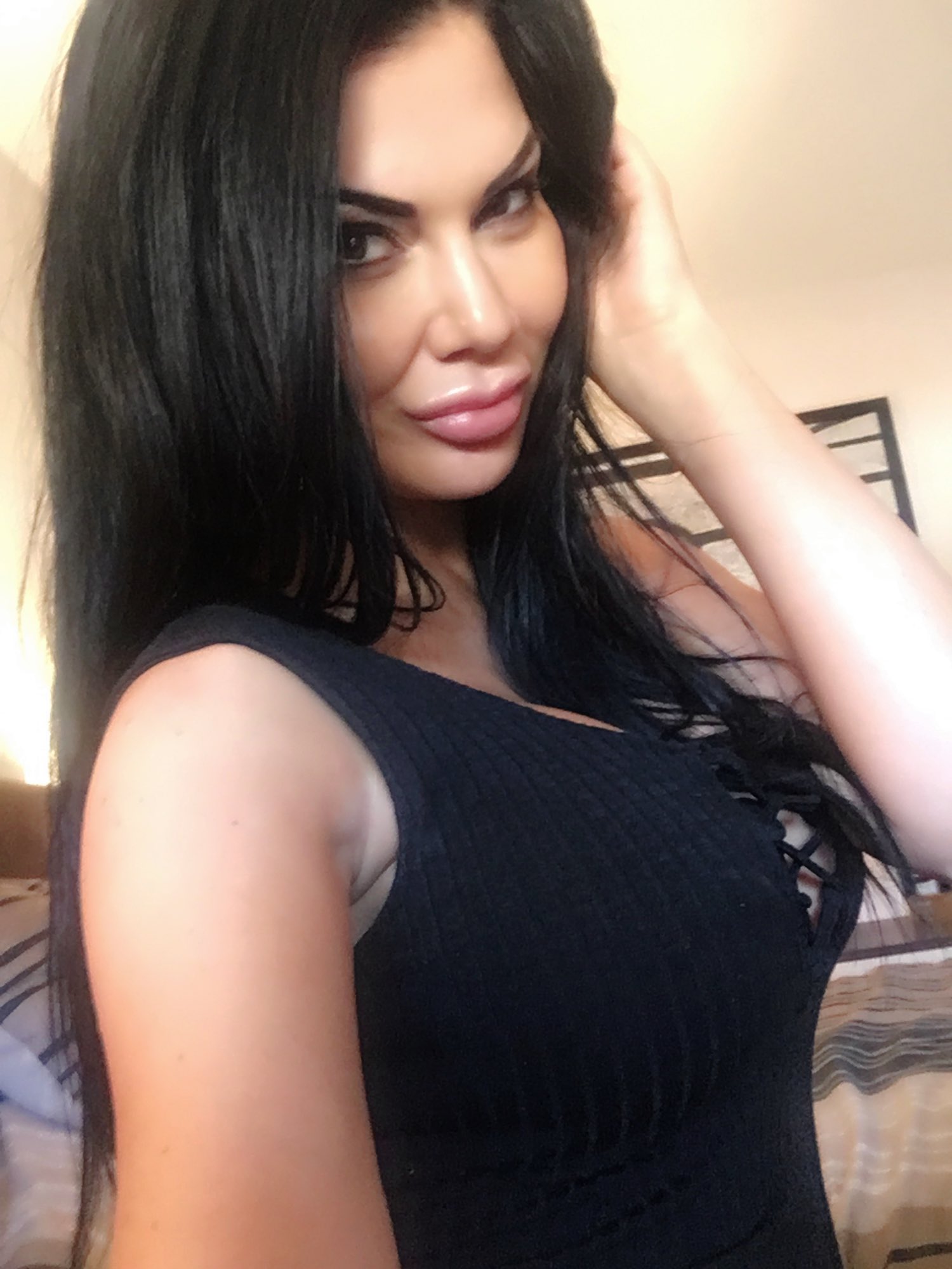 Жасмин Джей игривая и соблазнительная