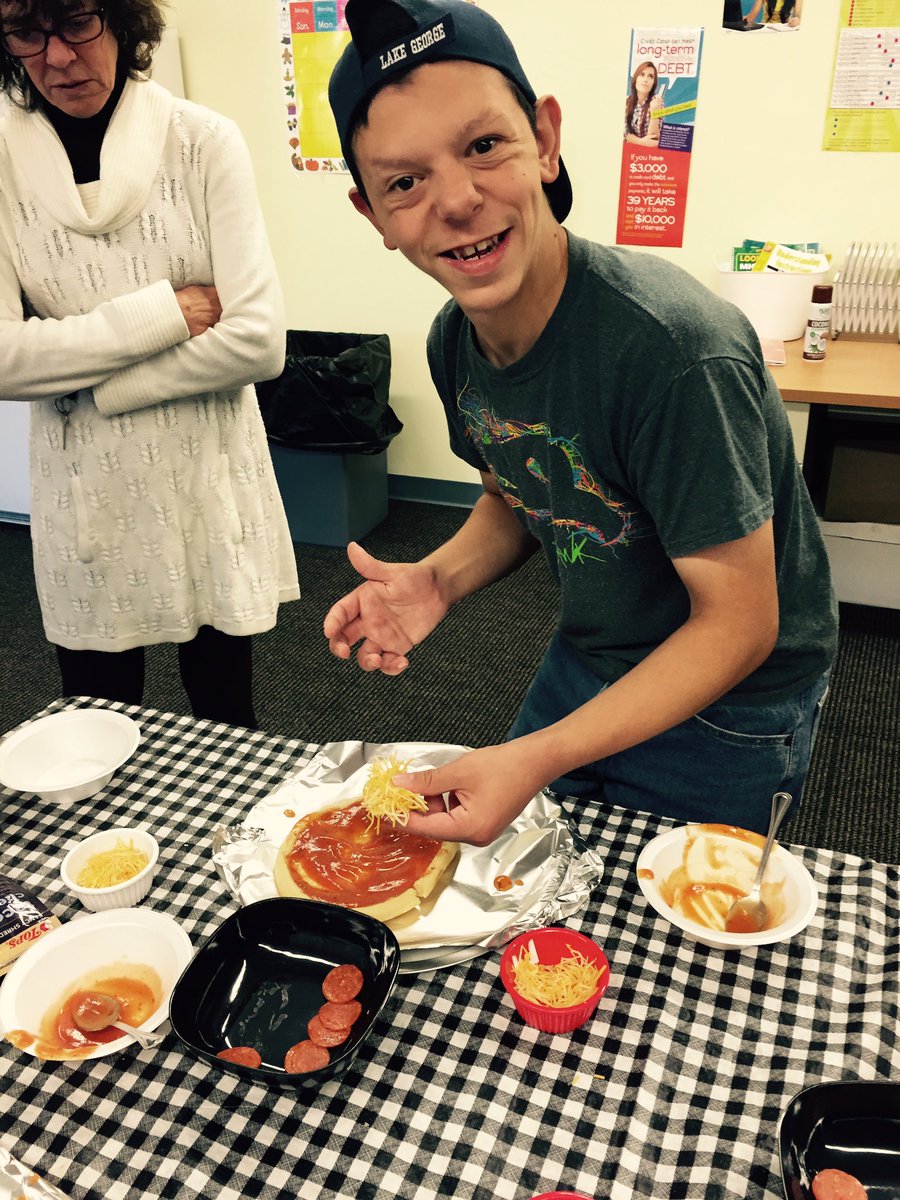 HighlandCSD's tweet photo. HHS students in Ms. Felicello's Flex class made their own pizzas Friday afternoon! Yum! #keepitproud https://t.co/1DWTckVWG0