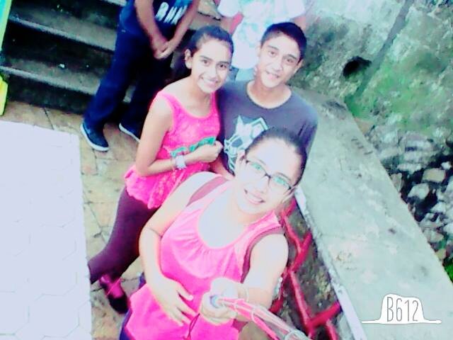 ArisbethRosa's tweet photo. Que momentos con ustedes #los_quiero #Jeni_David_Efrain_Bruno_Xela_Aris  👬👬👭 💙🌆 https://t.co/dHNzL4Rqso