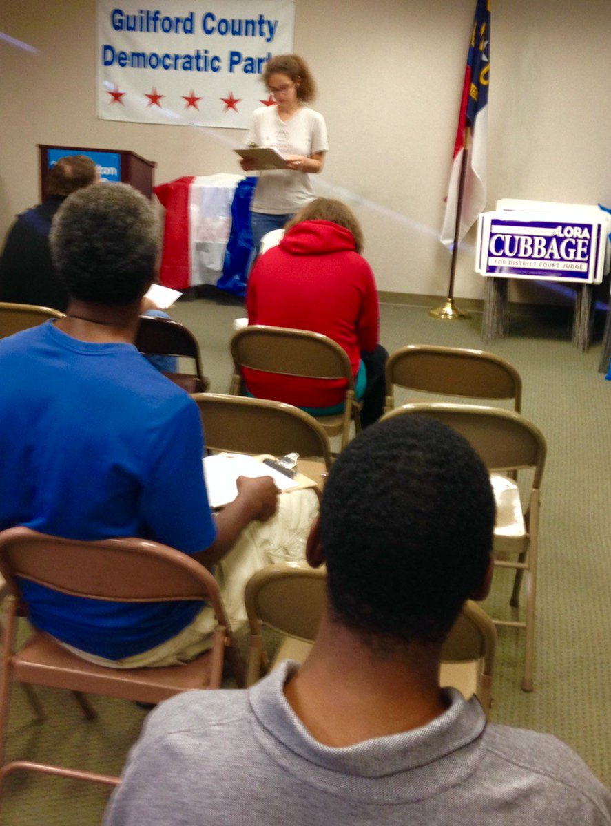 anna_daigneault's tweet image. Training for canvassers begin! #ncvotesearly #10acious with @HanaKatzStein