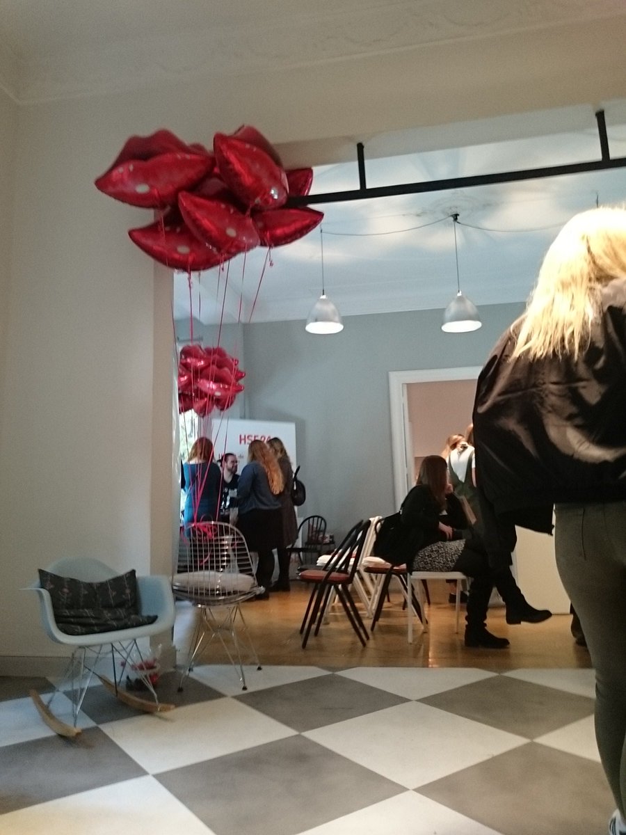Schminktussi_'s tweet photo. So eine schöne Location beim #Beautybloggercafe von @Styleranking. #bbc16 #beautyvlogger https://t.co/nDrYR9AB0N