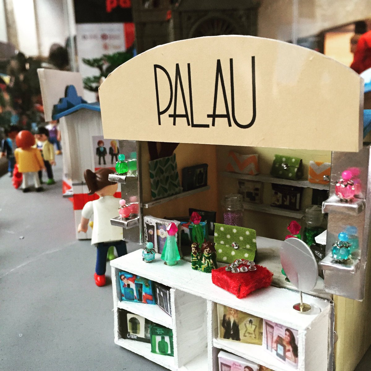 ClickPatum's tweet image. El comerç local de #montblanc és present a #Clickania2016 en format miniatura! No us ho perdeu!!