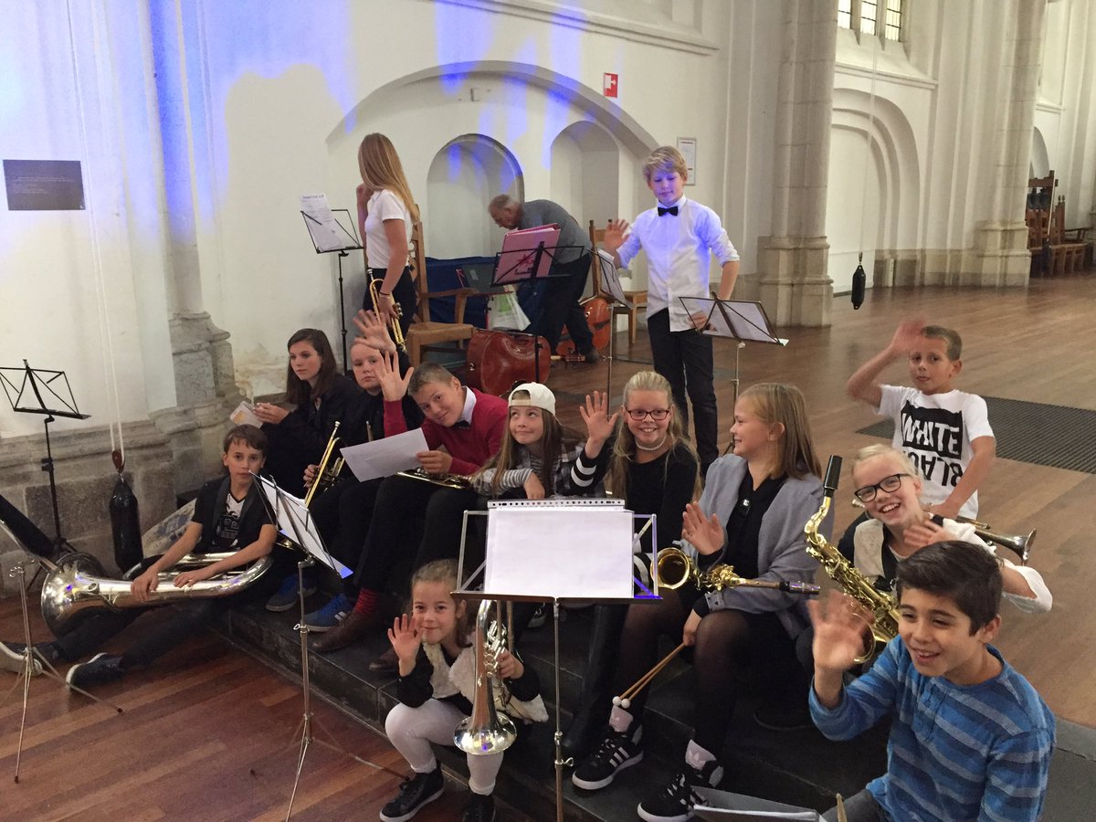 LindaMarimba's tweet photo. Het leerlingenorkest van @EendrachtEBK zit er klaar voor. Zo repeteren @hrfstwnd #SoundtripExperienceXXL https://t.co/HDwOBuQfGX