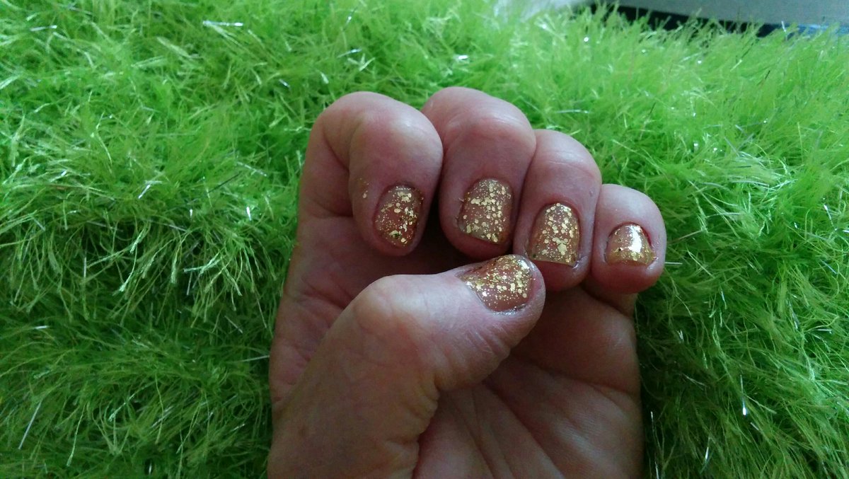 New to my collection, would look nice on a short manicure, for Christmas &amp; new year 💅🙌😁👈