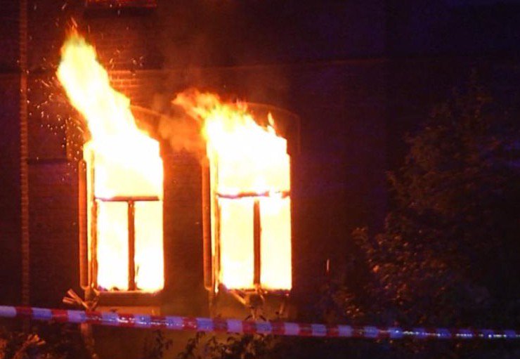 Großbrand! Feuer zerstört Gemeindehaus in #Herne  bild.de/regional/ruhrg… https://t.co/QoHGbrDsJ5