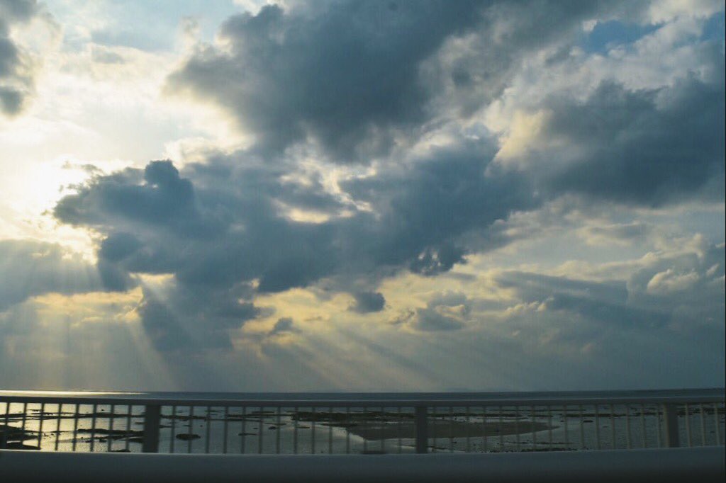 ☪︎⋆｡˚✩

そら 空 宇宙

#沖縄旅行 
#sky
#カメラ女子
#カメラマンさんと繋がりたい
#ファインダー越しの私の世界