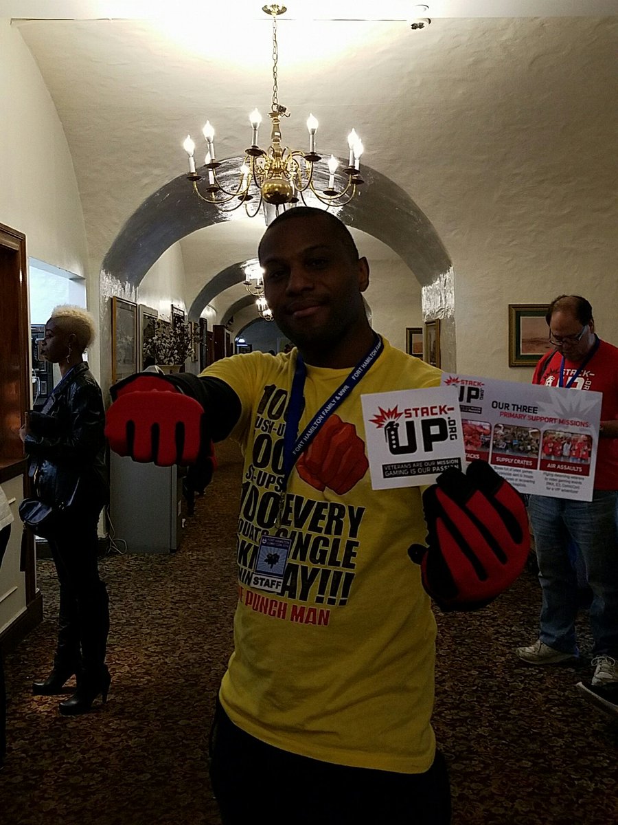 MarcWhinston's tweet photo. #SupportTheTroops learning about @StackUpDotOrg at @FortHamiltonMWR #ComicCon #QueensStack #RedShirtRaid #StackTFUp https://t.co/QPrMWXv1dp