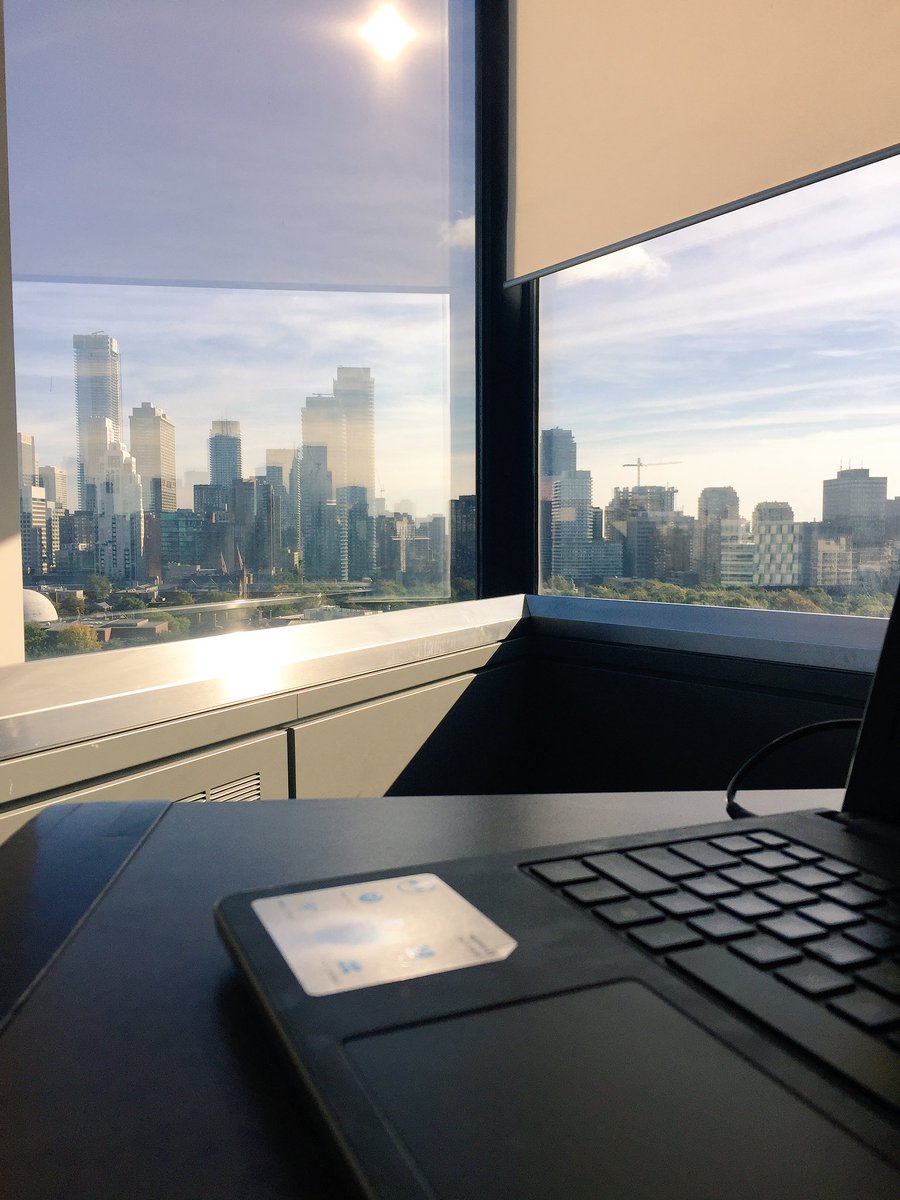 TarynLJackson's tweet image. Saturday morning study time #LibrarywithaView #bestseatsinthehouse @uoftlibraries