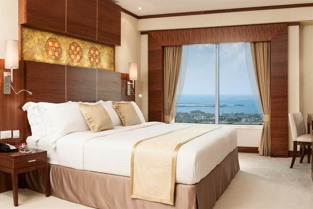 EasyToBook's tweet photo. Warwick Hotel #Dubai https://t.co/H8kvrLQHpK https://t.co/fdaXYwbsGN