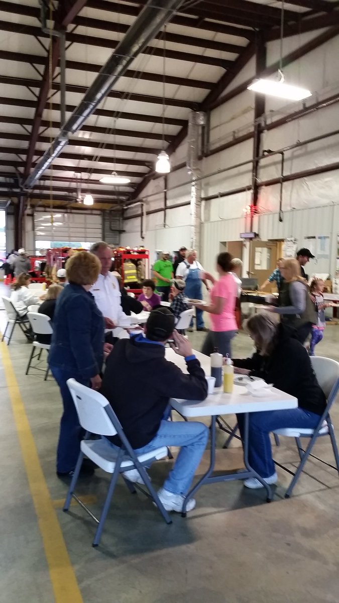 asboyer2's tweet photo. Community Fire Breakfast! #andrewcounty #175years https://t.co/iXyKjDjrZU