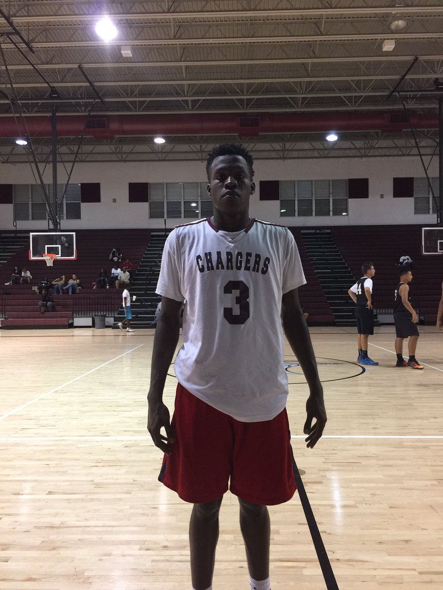 rmfmagazine's tweet photo. @TOCSPORTS
Coral Reef 59 Hallandale 49
CR- 2017 (F) 6'8 Brent Holocombe 27pts
H- 2017 (G) 6'3 Matthew Alectus 24pts
#RMF #B2SC8 https://t.co/2HuhIIzMIF