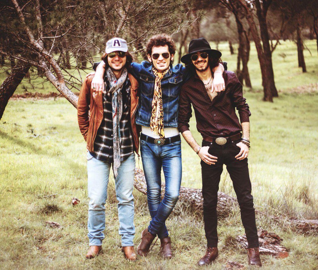 cristina_gullon's tweet image. Un año ya del día en que descubrí a @sindocumentos!! Uno de los mejores grupos de rock español #Recomendado 👌👌