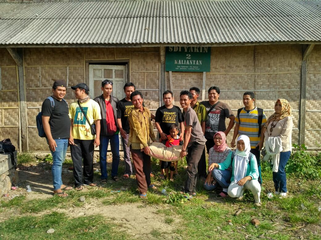Jayadinusantara's tweet photo. AMI &amp; LAKPESDAM NU MATARAM, Donasi semen bagi madrasah/pesantren terpencil, @akhdiansyah @cakiminpkb @Helmy_Faishal_Z @Kadir_Karding https://t.co/YSSHHIxIm4