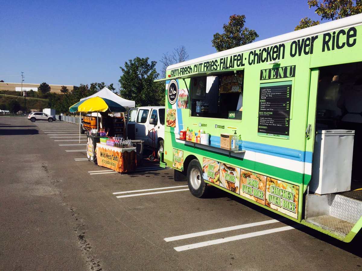 PGHHALALFOOD's tweet photo. You can find us and @pghcrepes @nakamafoodtruck also @MallatRobinson from 11-3pm today #gyros #halal #falafel #chickenand rice https://t.co/8SC98DolLu