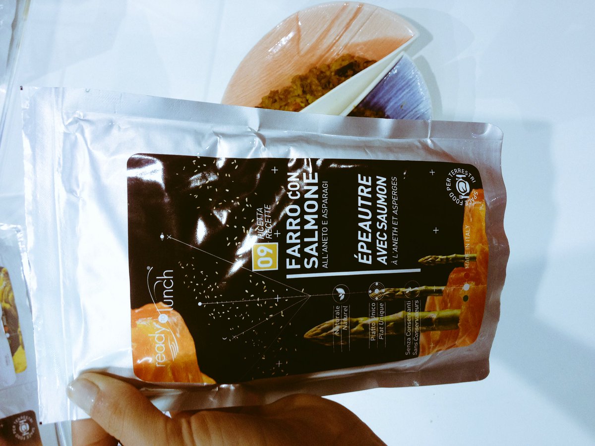 b_jacoste's tweet photo. Green Burger with Spirulina and Space Food at the #foodtechjungle #foodinpro #MFR16 #italyfoodweek 🇮🇹 https://t.co/HPhdOvzAry