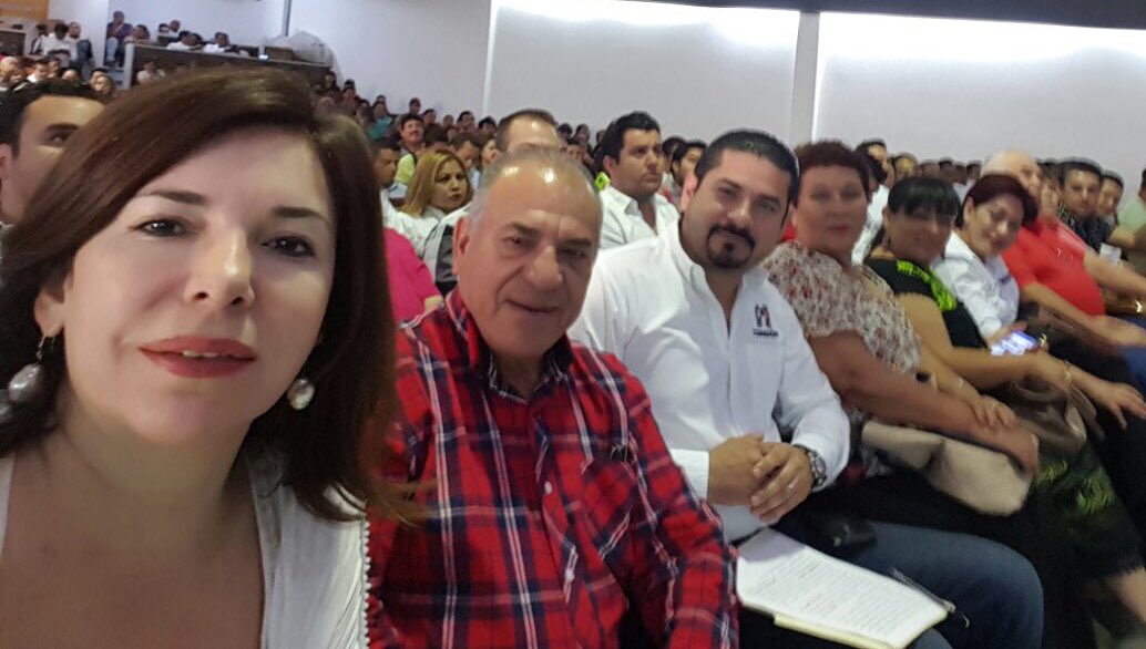 LulyQuinteroPam's tweet photo. Me encuentro en la casa del mejor partido @PRITorreon #Conferencia #Logros y #Resultados de un #Gobierno #Existoso https://t.co/WOfCmSklhH