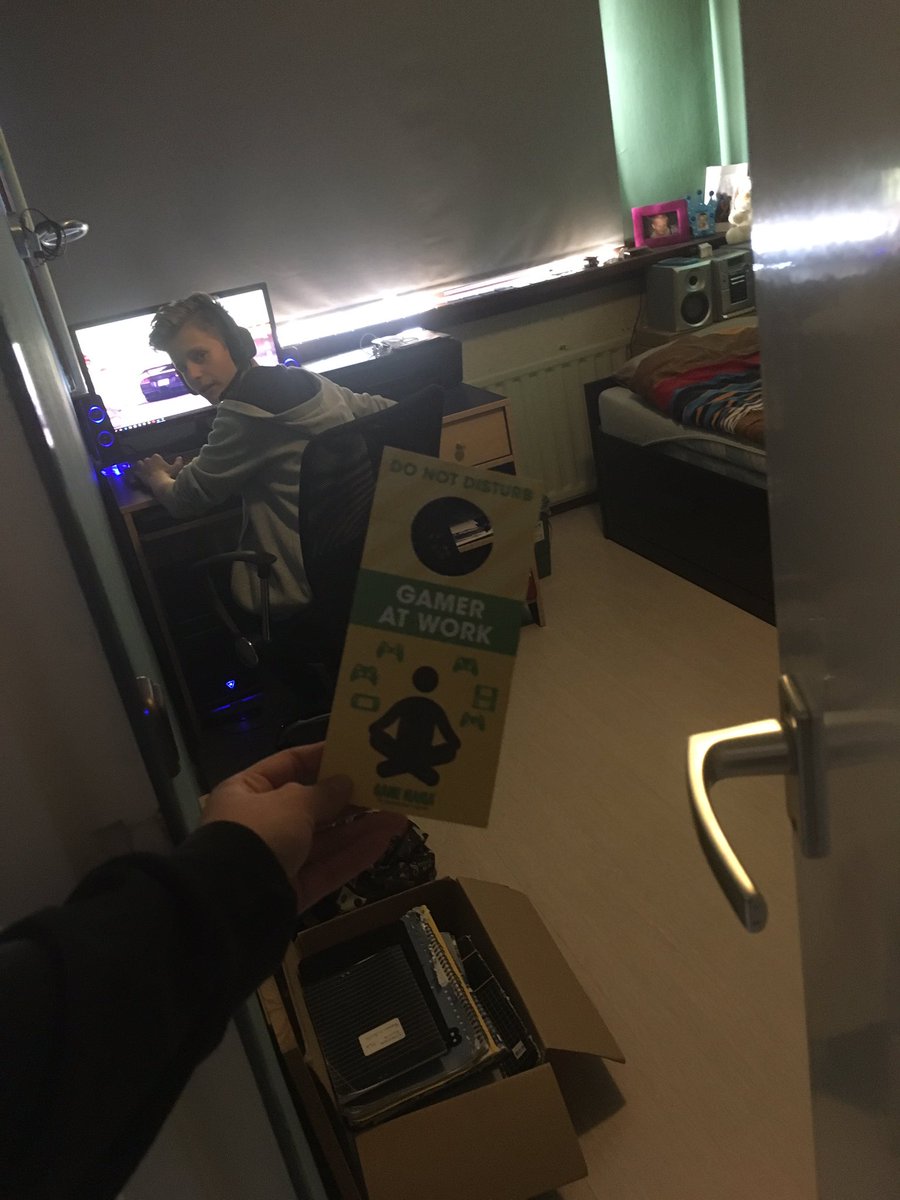 _semek01's tweet image. DO NOT DISTURB, GAMER AT WORK! #GMVR #VLD #PSVREVENT