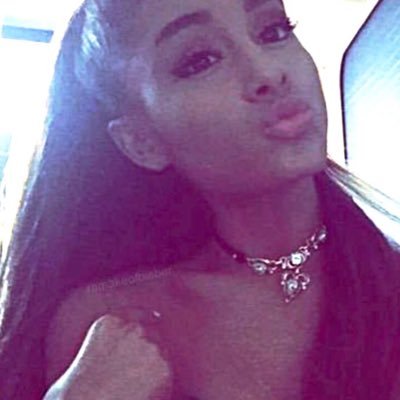 KinderArianaB's tweet photo. #FantasticWomanFriday to this lovely girl,to this sexy woman.I love you,i'm so proud of you.I'm a Arianator boy proud.💛 @IAriGrandeprvtI https://t.co/74AVZgxjYR